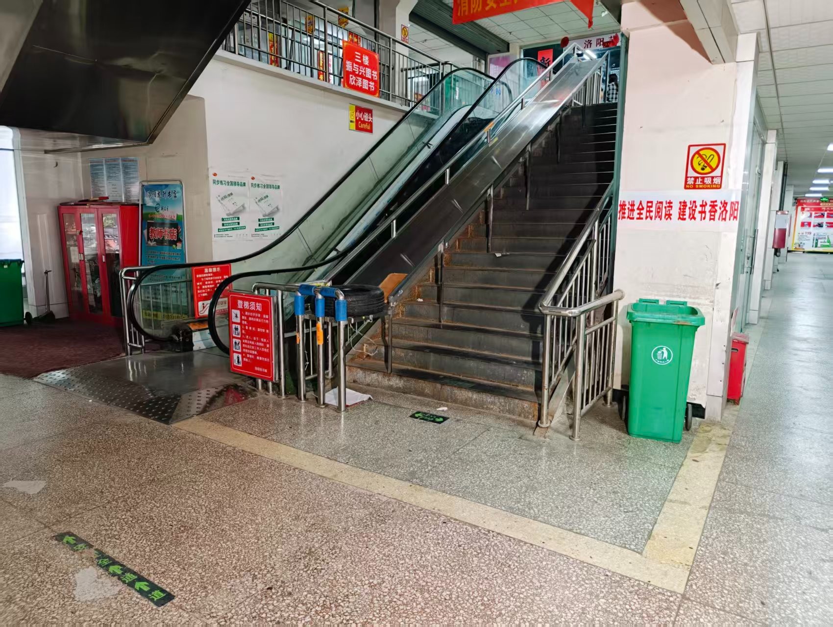 MOCO1885商铺春都路副食文化园现面向社会招商，写字楼、商铺多种面积灵活出租，欢迎企业办公、商贸经营、电商直播、仓储展示、创业开店等项目入驻。_COPY