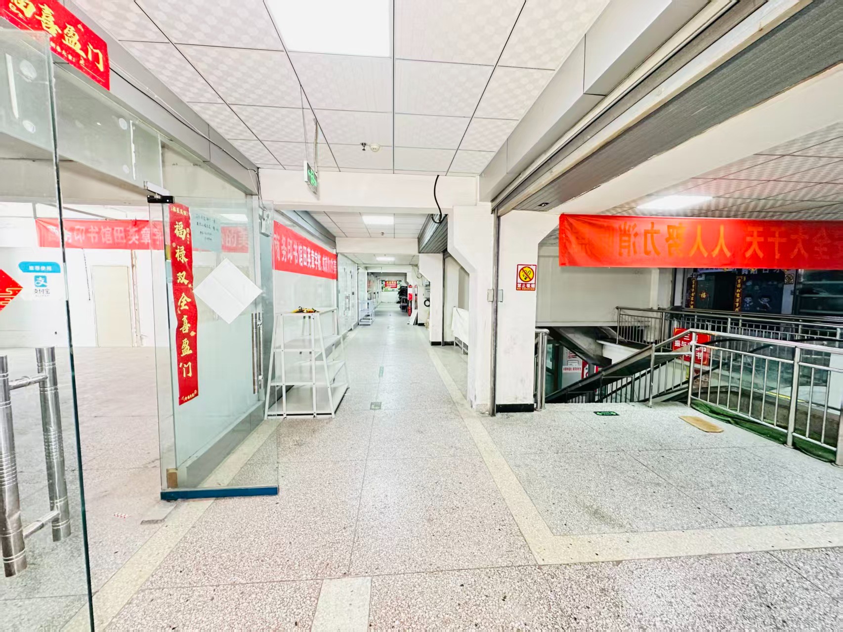 MOCO1885商铺引入人工智能技术应用场景，推动AI与商业、零售、电商、企业服务等领域融合发展。
